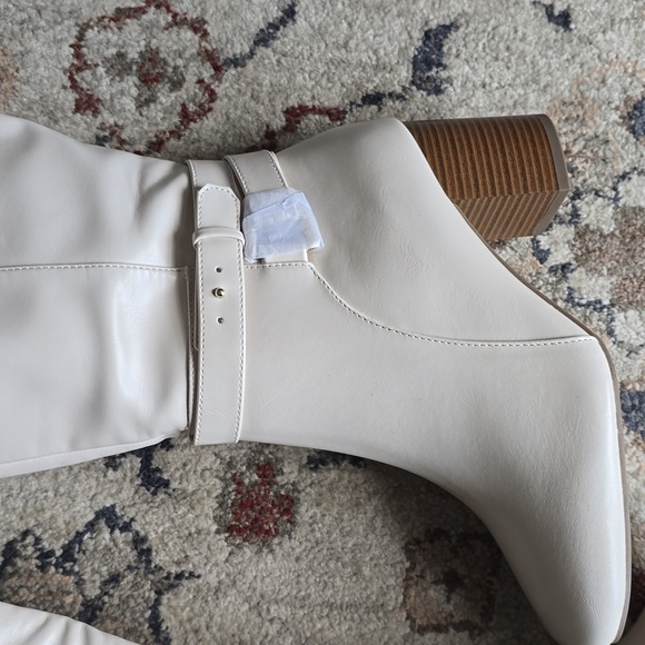 LIZ CLAIBORNE WOMEN'S CREAM HIGH ZIP WIDE WIDTH & WIDE CALF BOOTS SIZE 6 WIDE - Picture 9 of 14